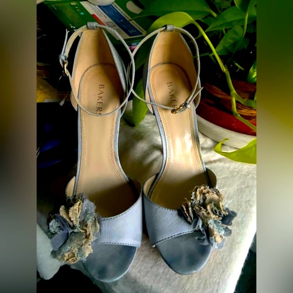 Bakers Open-Toe Leather Platform Heel / Stiletto’s Fabric Lace Flower Attached